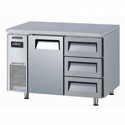 Turbo Air Холодильник (стол) модель KUR12-3D-3 арт. KUR12-3D-3-700